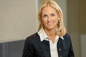 oakhcft's tweet photo. Today, Managing Partner @annielamont was honored with the Healthcare Private Equity Association’s 2017 Russell L. Carson Award for lifetime achievement in #healthcare #investing https://t.co/CjOCbfTvQn https://t.co/Rp3zohGddg