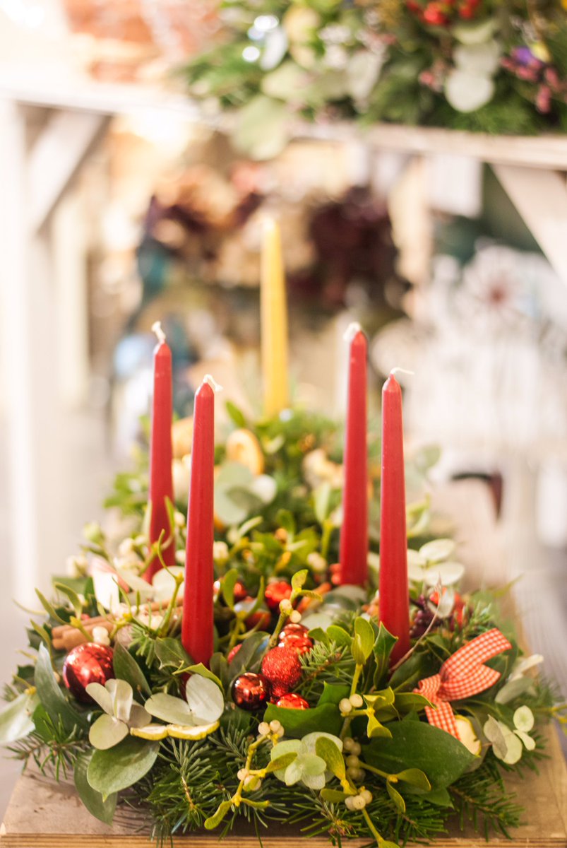 WhiteRowFarm's tweet photo. A festive feast of floristry #xmasdecorations what a creative bunch! #fromeflorist https://t.co/bR4lOTJiJC