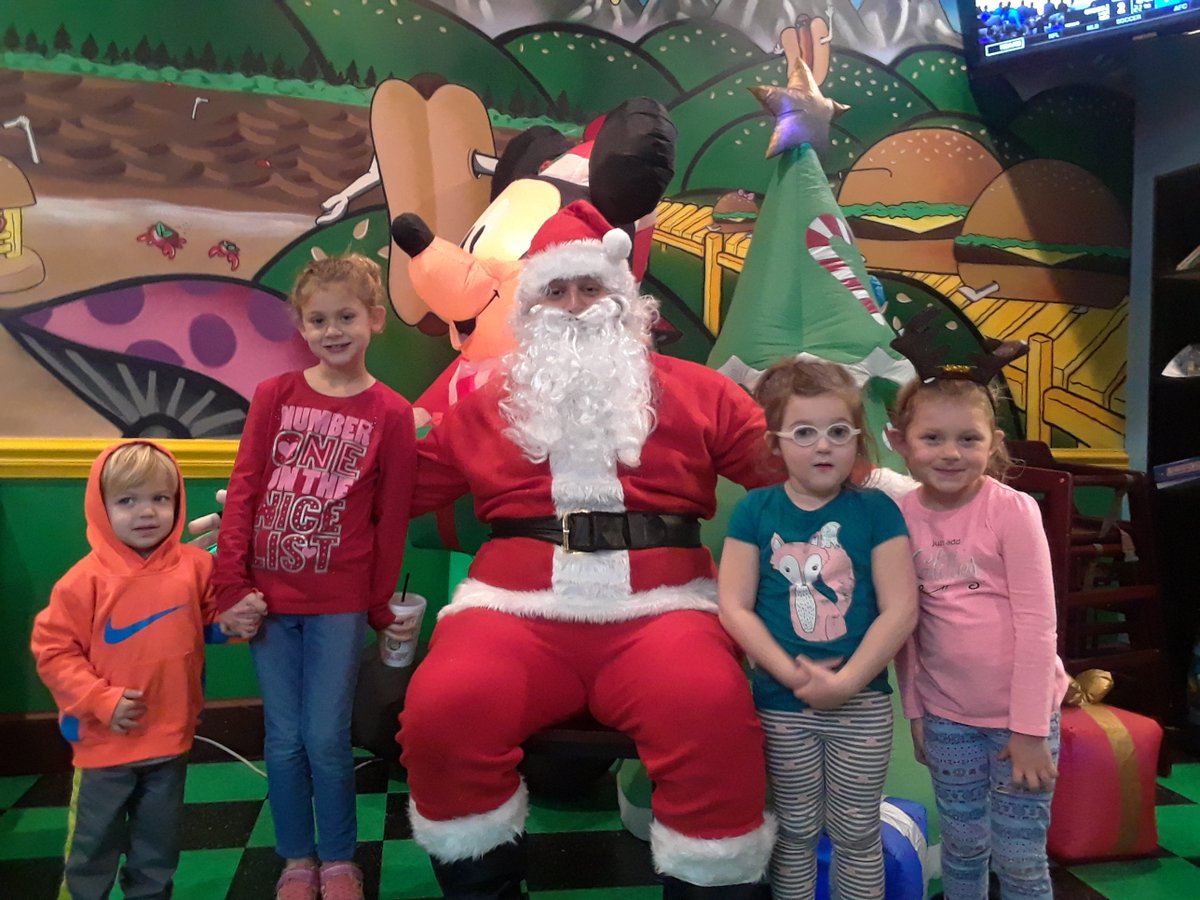 CarytownBurgers's tweet photo. Santa stopped by @CarytownBurgers - Short Pump last night!
Have you been naughty or nice? We won't judge either way...as long as you still enjoy our mouth watering burgers....
#HappyHolidays #RVA #ShortPump #BestInTown #ItsNotJustABurgerAnymore https://t.co/u5YLKfef3O