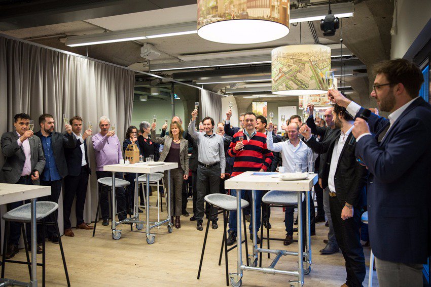 Nog even nagenieten van de geweldige bijeenkomst gisteren bij Ymere. Goed om met elkaar even stil te staan bij deze duurzame mijlpaal. Aan alle betrokkenen: bedankt! #8500 #woningen #aan #de #zonnepanelen