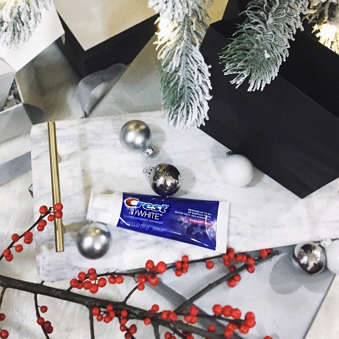 ellev's tweet photo. Theres’s lots of festivities this holiday season, gotta make sure this smile is as bright as possible! @Crest 3D White Radiant Mint Whitening Toothpaste has got me covered! TODAY @amazon is offering $2 off the value pack! https://t.co/5jzp8dBBis: #ad #ChooseSmiles #ChooseCrest https://t.co/N8UgUiZ2lw