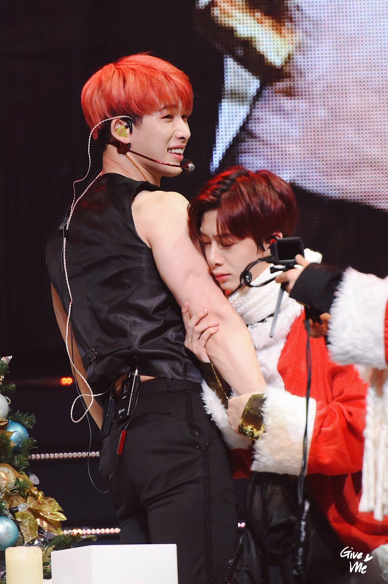 juseyowonho's tweet photo. 🐰171219 크리스마스 파티✨
#몬스타엑스 #MONSTA_X #원호 #WONHO #어노어노 
#THE_CODE #DRAMARAMA
형원오빠뭐해여ㅋㅋㅋㅋㅋㅋㅋ 🤣🤣🤣 https://t.co/OZ0aRyV3tx