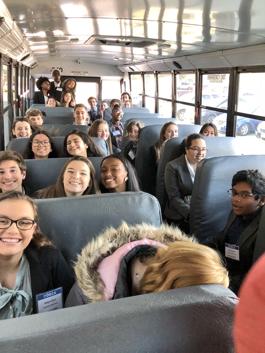 Kempsville_DECA's tweet photo. We are on our way! 🔷🚌 #DLC2017 https://t.co/rQ28dEfNgg