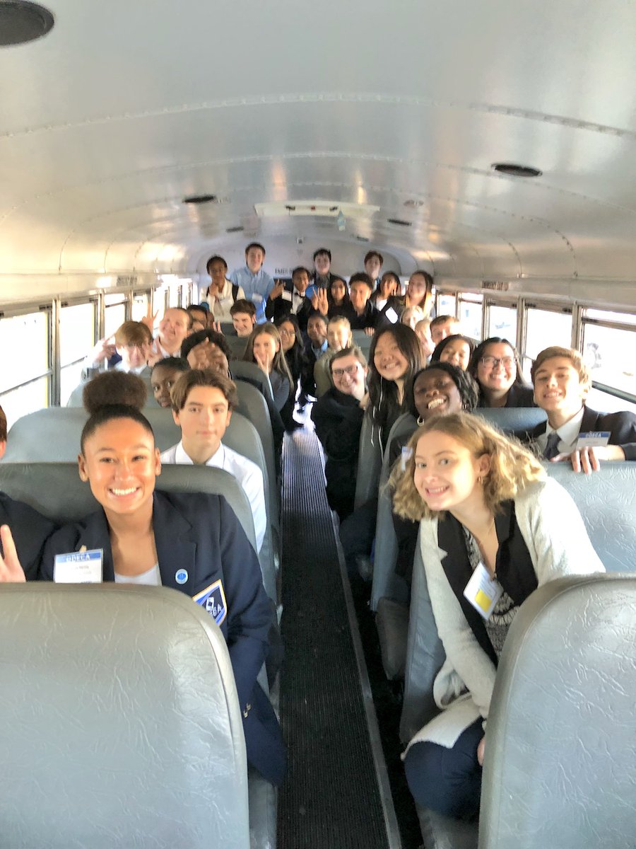Kempsville_DECA's tweet photo. We are on our way! 🔷🚌 #DLC2017 https://t.co/rQ28dEfNgg