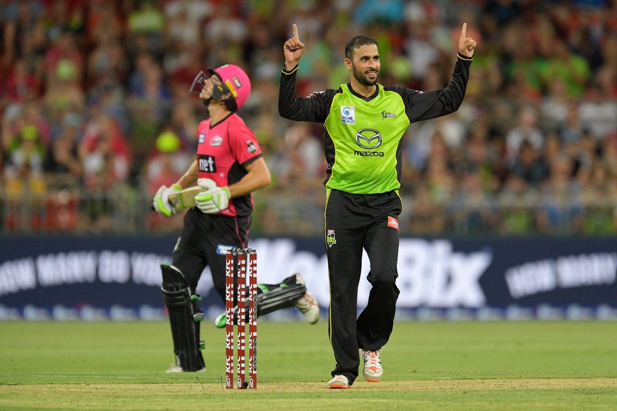 sc_mag_aus's tweet photo. Dramatic spectacle. Many skill errors. T20 cricket.
Read @HunterGMeredith's take on the #BBL07 opener here: https://t.co/vREGusgcea
#SydneySmash #SydneyDerby #ThunderNation https://t.co/XIgJNEUkqz