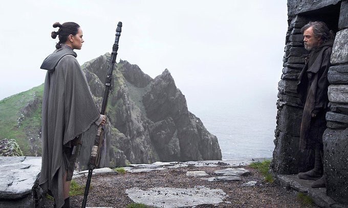–Busco a Luke Skywalker.
–Yo soy Quique Sánchez Flores.