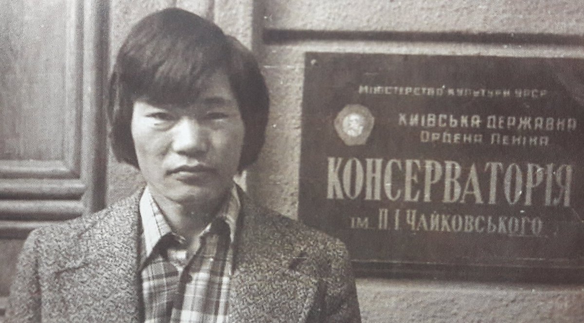 Киевийн консерваторын хөгжмийн зохиолч, хөгжим судлаачийн ангийн оюутан Н.Жанцанноров.