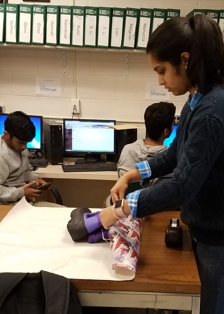 YHSChemMac's tweet photo. Look at these generous students....YHS Science Research wrapping presents for Operation Santa #GenerousStudents #SciResGivesBack @YHSDeGennaro @GOLLISZJOHN @cheryl1reynolds @YHSSciRes https://t.co/lvV7dBwXIE