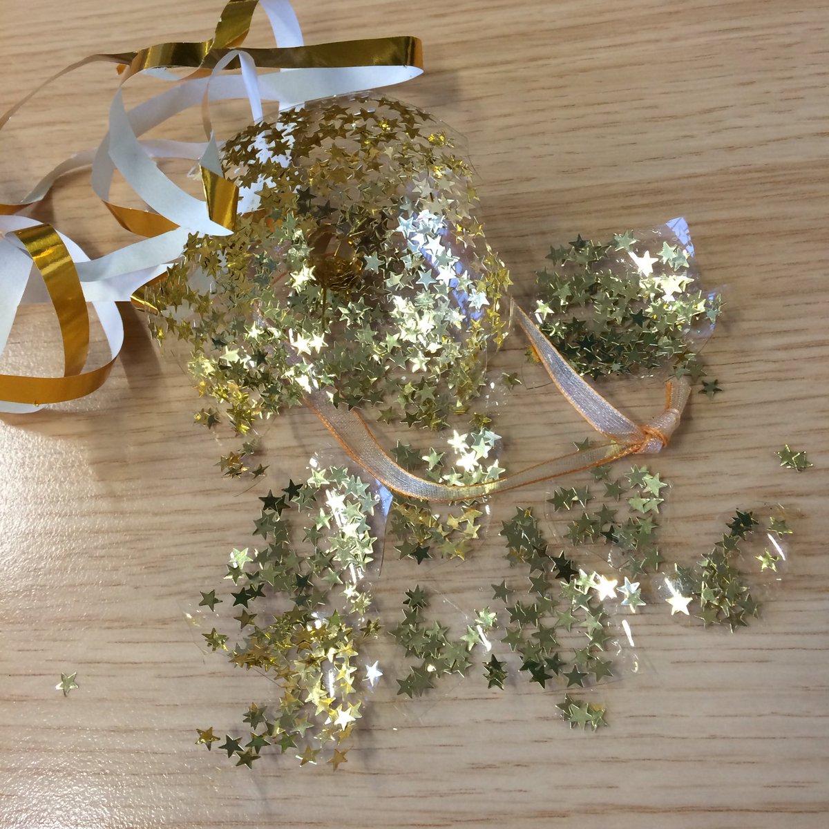 Harper360UK's tweet photo. Is there anything sadder than a broken bauble 😢 #Christmas #brokenbauble https://t.co/FKxLL03EBj