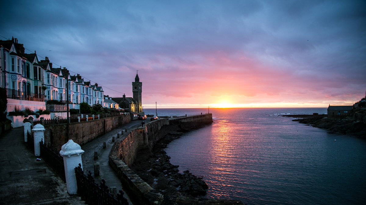 Porthleven Holidays tweet media