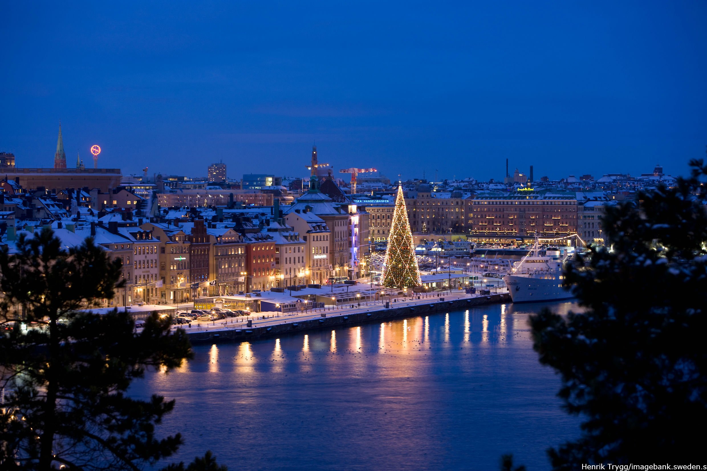Sweden.se on Twitter: &quot;Skeppsbron, Stockholm, at Christmas time. This shot never gets old.… &quot;