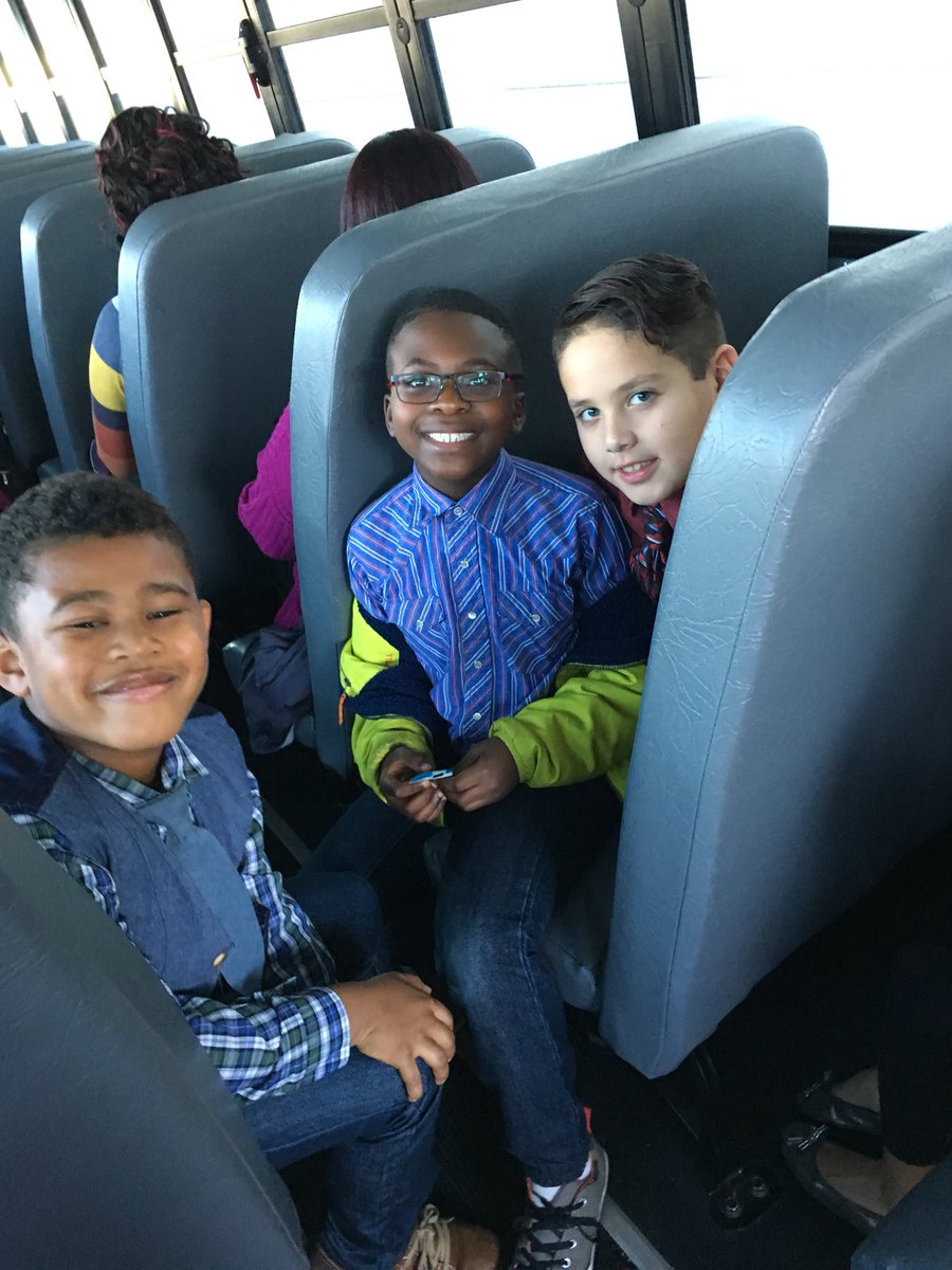 ms_murcia's tweet photo. On our way to the @kencen to see Mr Popper’s Penguins! #O_Braves #KennedyCenter https://t.co/EjTFbchMT3