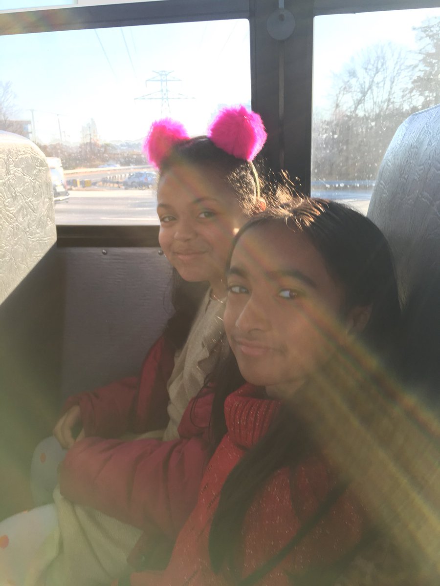 ms_murcia's tweet photo. On our way to the @kencen to see Mr Popper’s Penguins! #O_Braves #KennedyCenter https://t.co/EjTFbchMT3