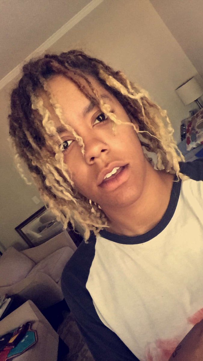 swodieodie's tweet photo. Two years down. Crazy my shits don’t even look the same #dreadappreciation #dreadheadtwitter https://t.co/tHmrwD5NW6