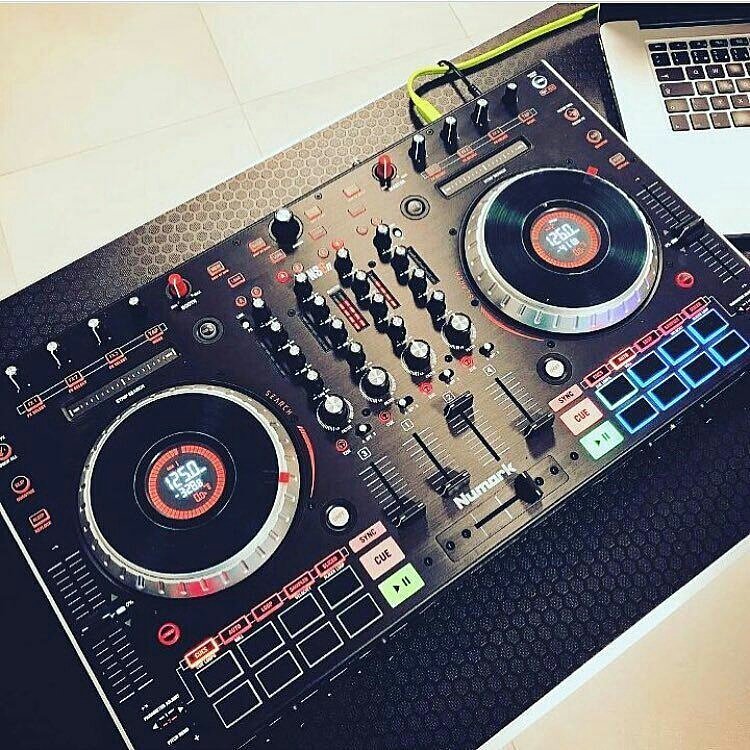 DjsGroup_'s tweet photo. By @portaldedjsoficial
💗💗😍😍😍 #numarkDj #numark #Portaldedjs #venezueladj #expodjvenezuela #tracktordj #virtualdj #Venezolanos #guarico #djane #controlador #equipos #like #love #edm #techno #electro #dj #facebook https://t.co/cgTUxmSWBH
