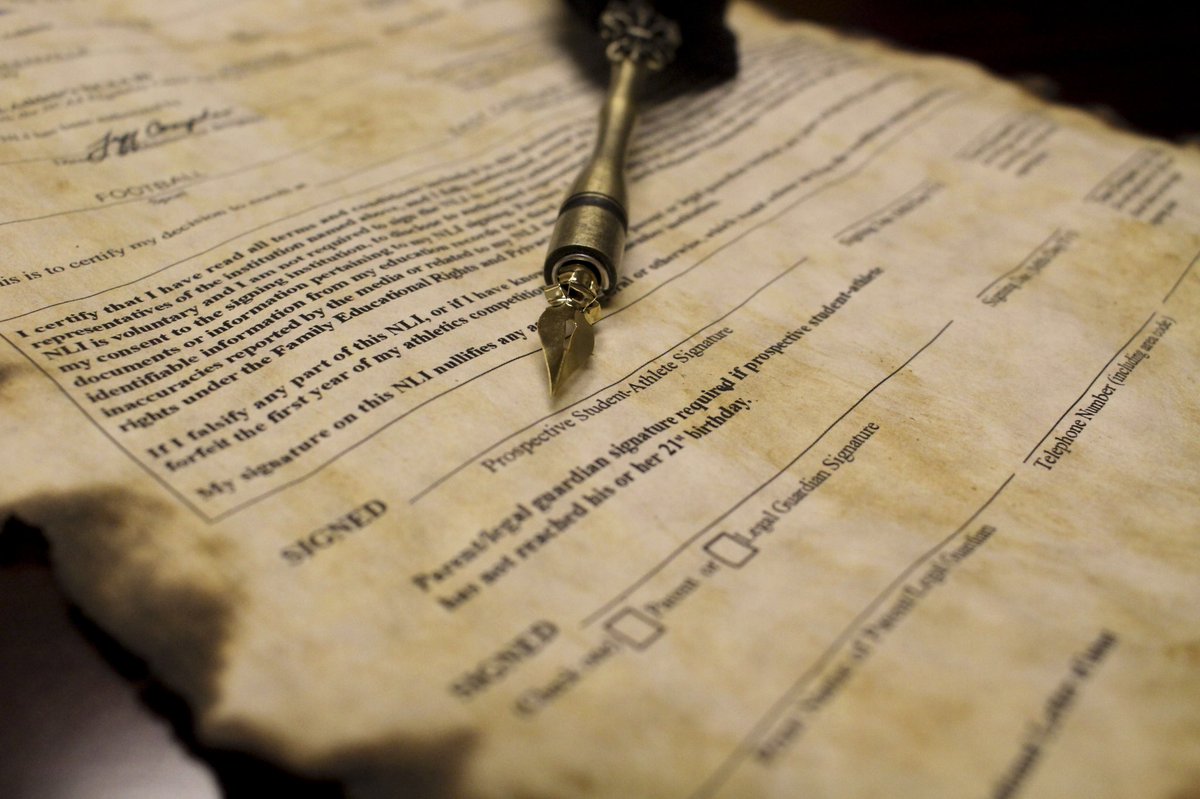 ECUPiratesFB's tweet photo. Most unique offer letter in the country: ☑️

Most unique NLI in the country: ☑️

Tomorrow our brotherhood grows again. #P1R8TESNSD https://t.co/lsNGx2K1Cd