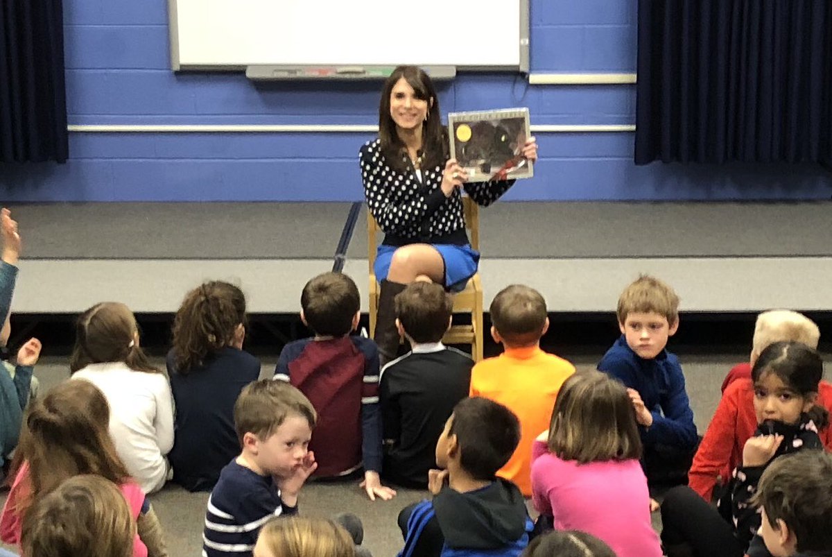 First grade students enjoy a special reading by Ms. Frantz of THE POLAR EXPRESS in the LGI! We believe! @NHS_LES @jenn_frantz #littlestlions