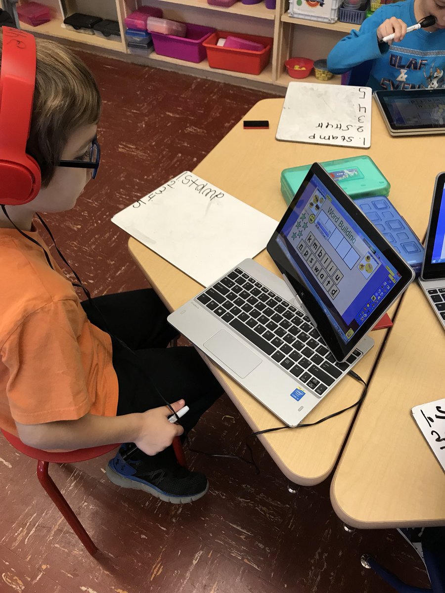 1989_Chelle's tweet photo. Tried Flipped learning today and they kiddos loved it. So engaging. Thanks @MissRobertson01 &amp; @MrZablocki1 for sharing @ColgateES https://t.co/km0PGtLQoK