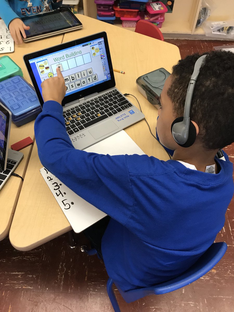1989_Chelle's tweet photo. Tried Flipped learning today and they kiddos loved it. So engaging. Thanks @MissRobertson01 &amp; @MrZablocki1 for sharing @ColgateES https://t.co/km0PGtLQoK