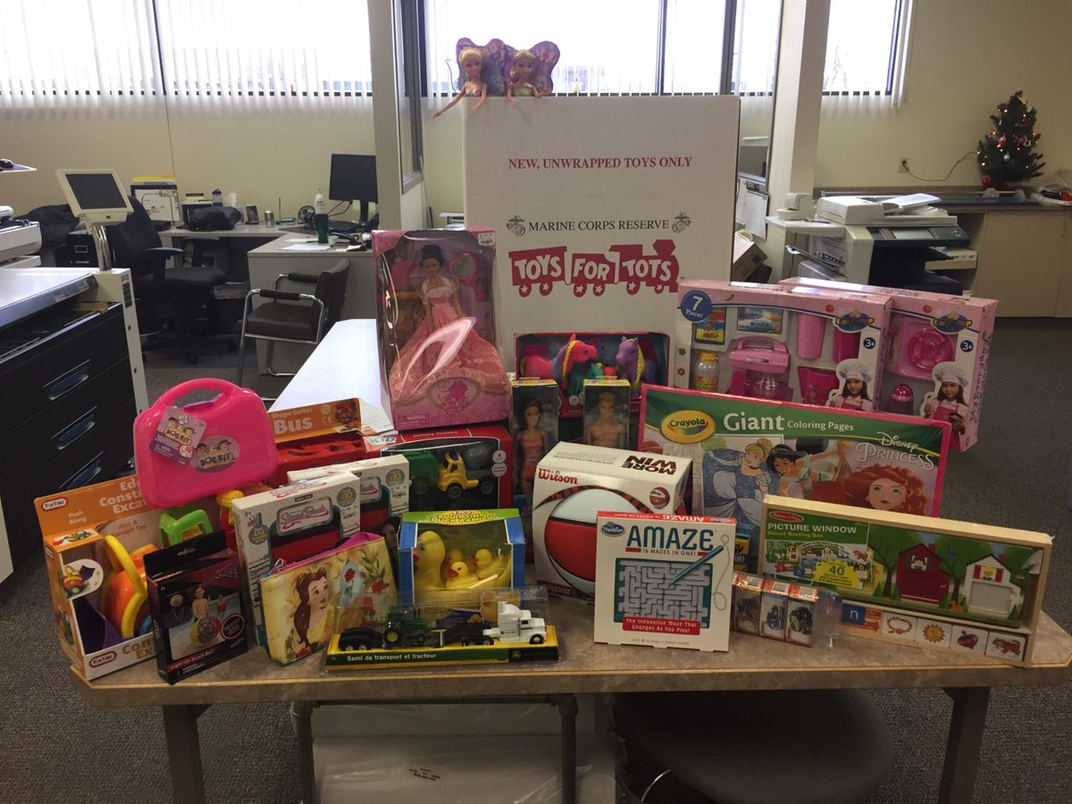 appliedjobs's tweet photo. Are you ready for the holidays? We are! Our team came together to give some great toys to children this holiday season! Happy holidays to all! @ToysForTots_USA @GoApplied #ToysForTots #AppliedGivesBack #AppliedEngineering #holidaygiving https://t.co/bkOscd0MfL