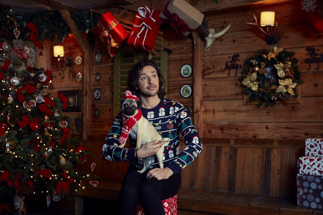 RudeTube's tweet image. Hark? What&apos;s that? You want a Festive #rudetube? Well you&apos;re in luck. Tonight @E4Tweets at 10pm, join @alex_zane and Babs the Pug for Rude Tube&apos;s Xmas Cracker.