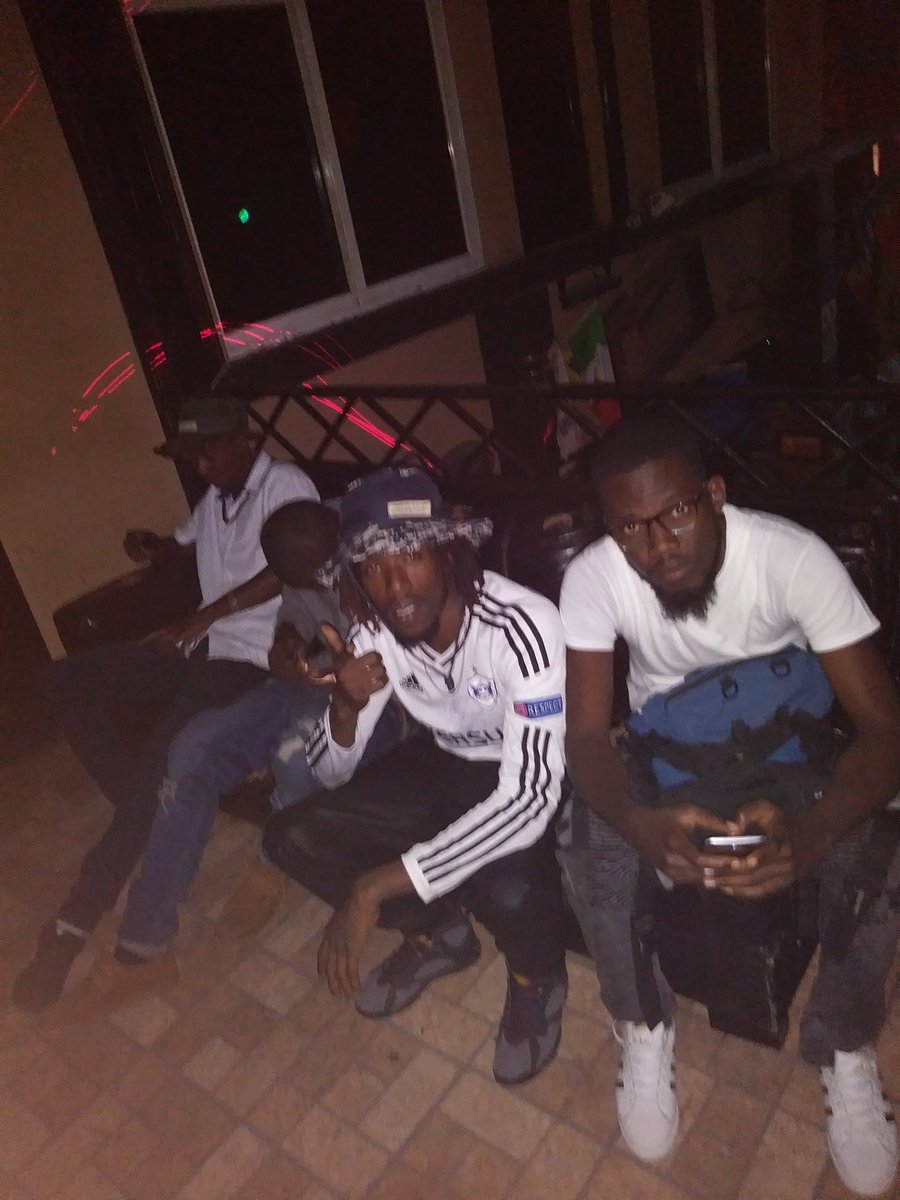 Djscan9's tweet photo. Yèswa nan #backyard #DjScan @PIC257 https://t.co/qUD4sfyWPX
