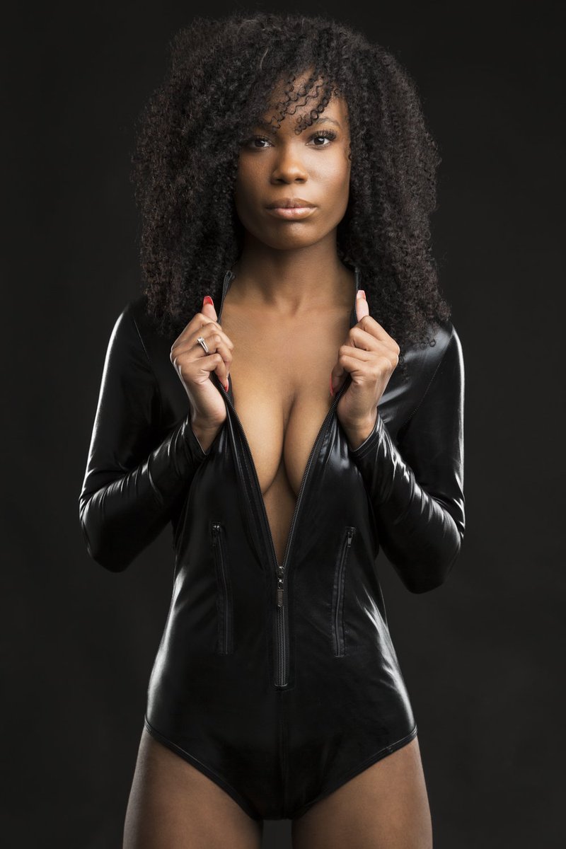 MiamiPhotoColl's tweet image. Portrait of the incredible @IvoryLoganx photographed at @ArtHood56. #Glamour #Model #portrait