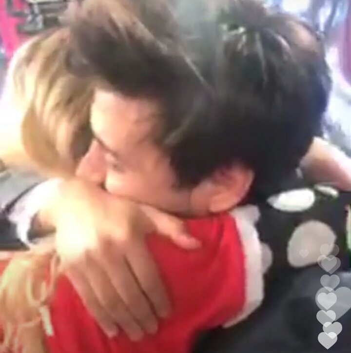 fandomvignistaa's tweet photo. El abrazoo 😻😻😻❤ https://t.co/HnmR0EQ6Kr