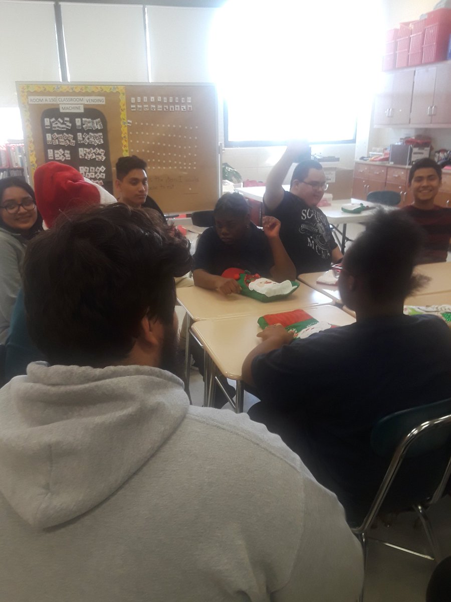 CHS National Honor Society making new friends during Cardinal Hour! #ECCentral_Cards #sceck12_Central #sceck12