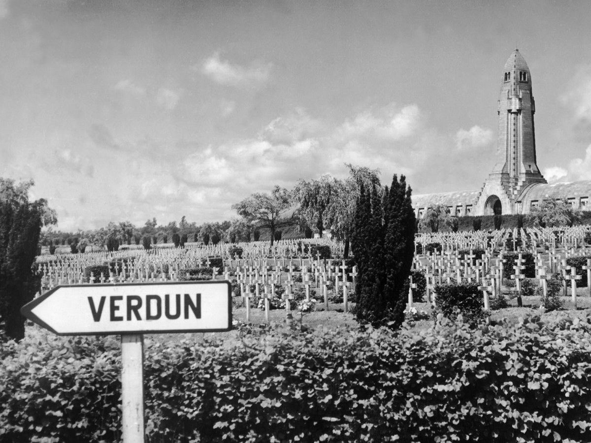 CultureHistoire's tweet photo. Le 19 décembre 1916 marqua la fin de l’une des plus importantes batailles de la Première Guerre mondiale. La bataille de Verdun fit plus de 700000 morts au cours des 10 mois de conflit. https://t.co/hc3OcsAmHw