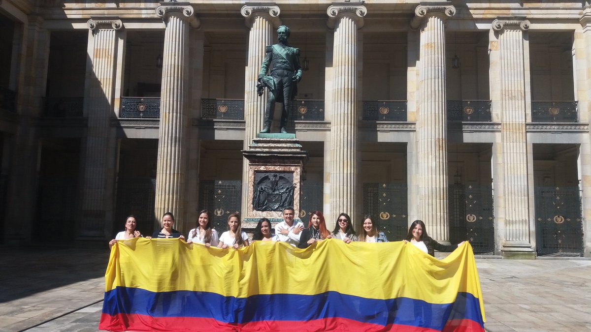 historiasazules's tweet photo. Gracias a todos los voluntarios de la red base del movimiento #ColombiaSinAsbesto. Ustedes hacen que el alma de esta idea se mantenga viva, que sea fuerte y crezca todos los días. https://t.co/VP9ET11O7E