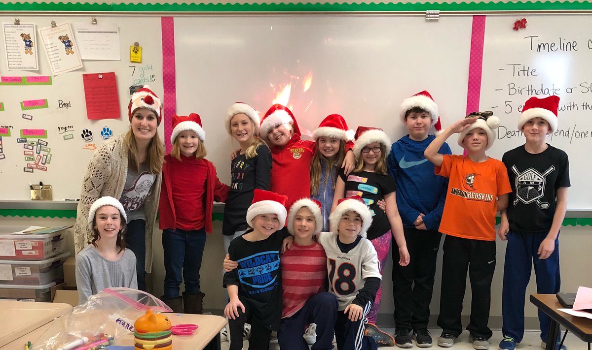ms_aklamo's tweet photo. Feeling festive today! @WilsonElem #WEareFHSD https://t.co/AoE88AqZhd
