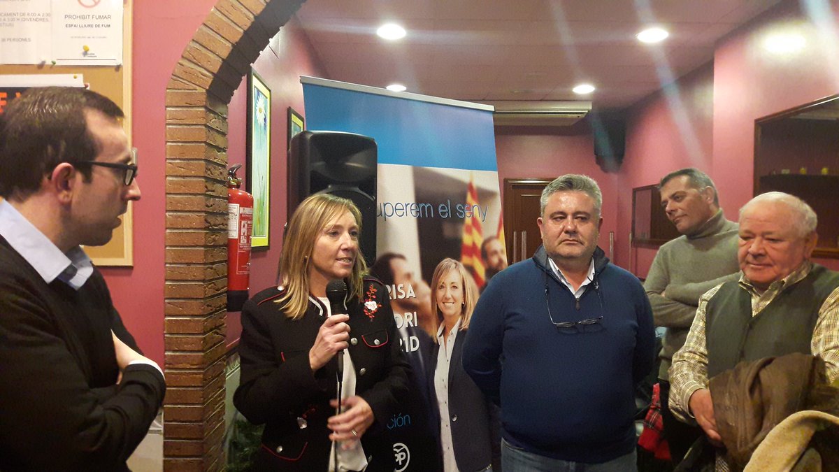 PP_LLEIDA's tweet photo. Cerramos campaña en el barrio #SecanoDeSanPedro #Lleida. Últimas horas para pedir a los catalanes su apoyo a nuestro proyecto encabezado por @mxandri73 para el #21D. ¡Gracias a todos! El jueves, a votar por #España. #Xandri_21D #DefensemLleida #EspañaEsLaSolución #LaSoluciónEsPP https://t.co/uKSt5IluAo