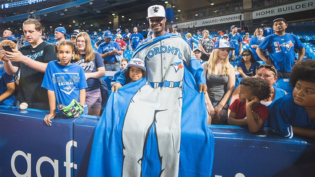 BlueJays's tweet image. We can't make the 💯 days go any faster, but we CAN keep you warm during the offseason. 🎁

RT now for your chance to win a #BlueJays Sleeved Blanket!

Rules: atmlb.com/2xw4lmH