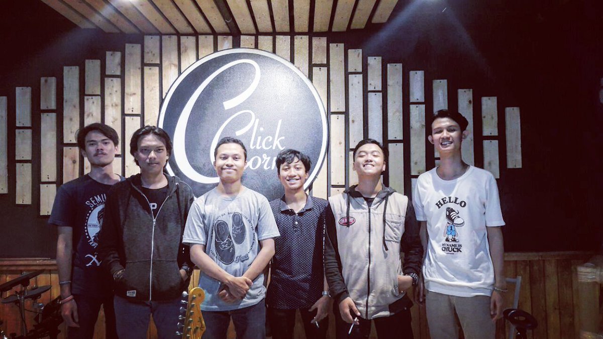 6 Desember 2017 At <a href="/clickcorner/">Click Corner</a> Ruko Vila Bintaro Indah
#reggaemusic #reggaenight #skybeautyreggae #gigs #music #slow #rocksteady #freedom