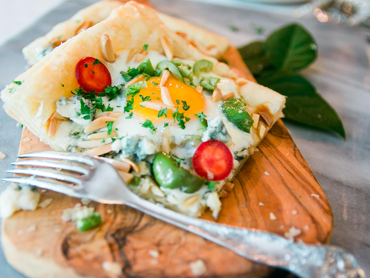 tacoboutitblog's tweet image. &quot;I want a martini that won&apos;t get you drunk.&quot; - said No One ever.
Recipe: Dirty Martini Tart bit.ly/2ezX4eT