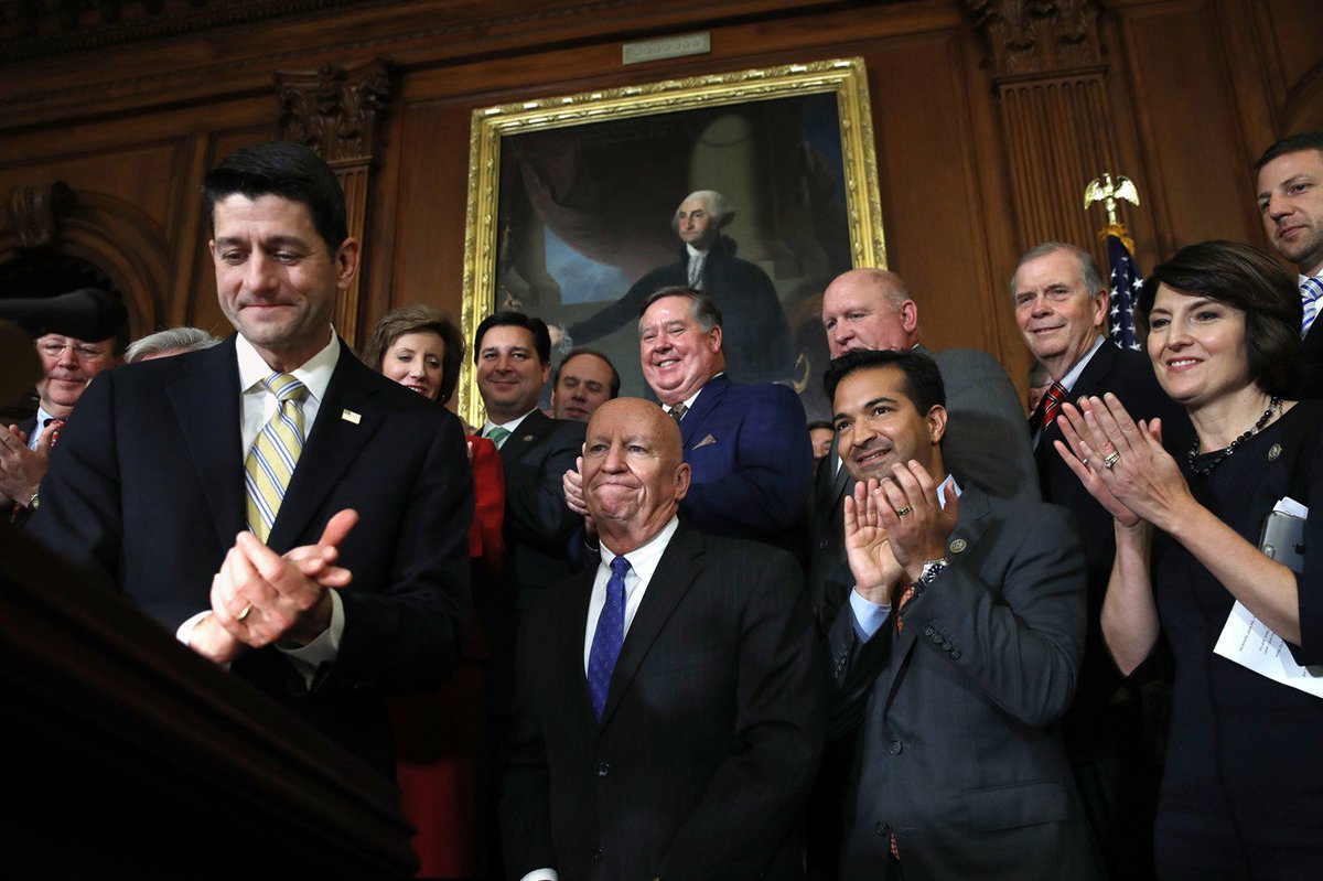 House passes $1.5T tax bill in major win for GOP ow.ly/dcq830hkv6Y https://t.co/shBAxXbTPo