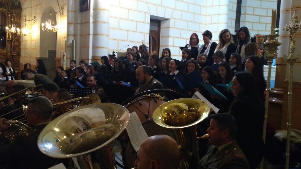 COMGEMEL_ET's tweet photo. Gracias al Coro del Colegio "Nuestra Señora del Buen Consejo" por participar de forma activa junto a los músicos de la Unidad de Música en el Concierto de Navidad. https://t.co/8s2TWPj1Is