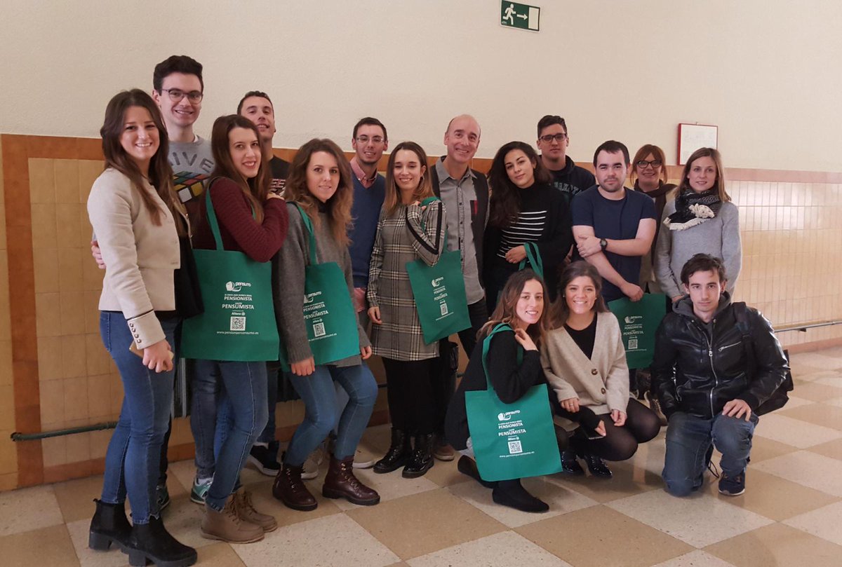 Innovoros's tweet photo. Hoy, Pensumo ha estado en la @unizar -Económicas- contando su experiencia en el Master de RSC de @juanroyoabenia 
@H2020SME 766521 #fidelización https://t.co/8NEqP3mQ0I