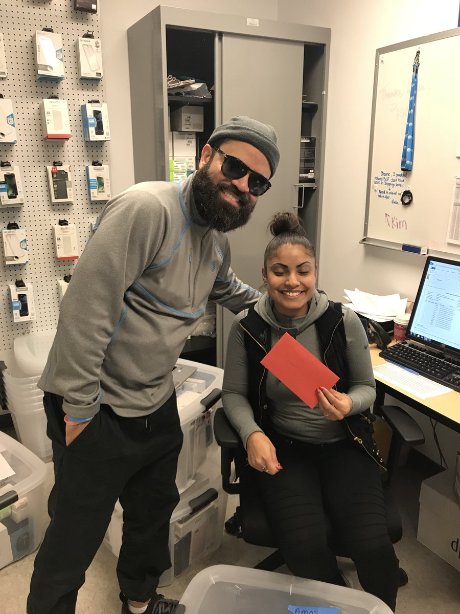 Thank you to the best SSL in the game!! A little token of my appreciation for <a href="/Shanna/">Shanna✨</a> Hernandez   Your hardwork doesn’t go unrecognized 
🙏🏽🙏🏽🙏🏽 #IHXHolidayFun