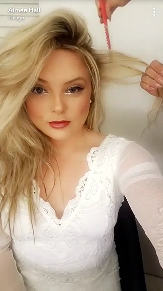 _H_DeMers_'s tweet photo. Damn boo! Looking hot as hell!! #SnapChatScreenShot @aimeehall1001 https://t.co/RttG0hbbnu