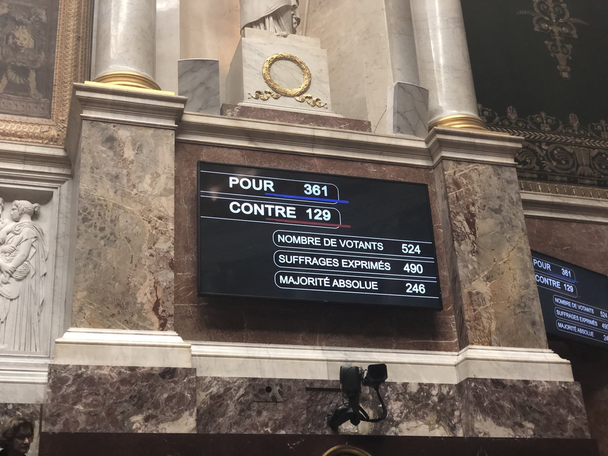 GabrielAttal's tweet photo. Le projet de loi #PlanEtudiants adopté par l’Assemblée nationale ! Bravo à la Ministre @VidalFrederique avec qui j’ai été très fier de travailler en tant que rapporteur. Profonde réforme de justice et progrès pour tous les jeunes. https://t.co/MnrvZgTWQg
