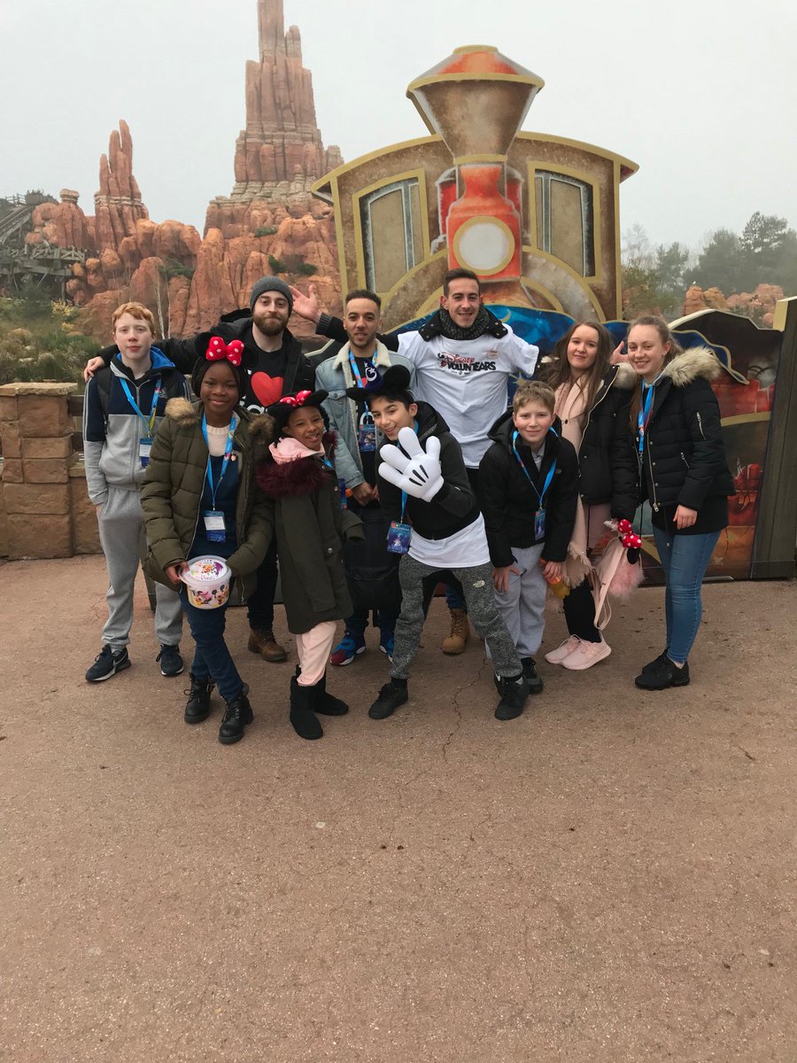 manchesteryz's tweet photo. #6DaysToChristmas some of our young people have jetted off on the trip of a lifetime courtesy of @British_Airways.  They kindly donated 10 tickets for a trip to Disneyland Paris including flights and tickets! Thank you so much! #FYZadvent #DisneyBA  https://t.co/9F6A7Uln4Y … https://t.co/eYciiurZmS