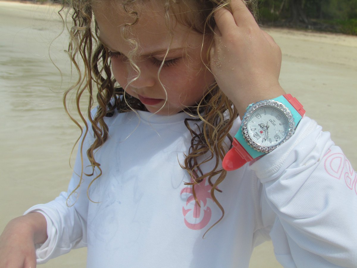 IkenWatches's tweet photo. 7 shopping days left!  Shop our sample sale at 11 Forest Street in New Canaan or save 20% at https://t.co/q9ZPANdgmA with code "christmas" #ikenwatches #christmas #samplesale #12daysofchristmas #tistheseason https://t.co/LWyZoCIeo8