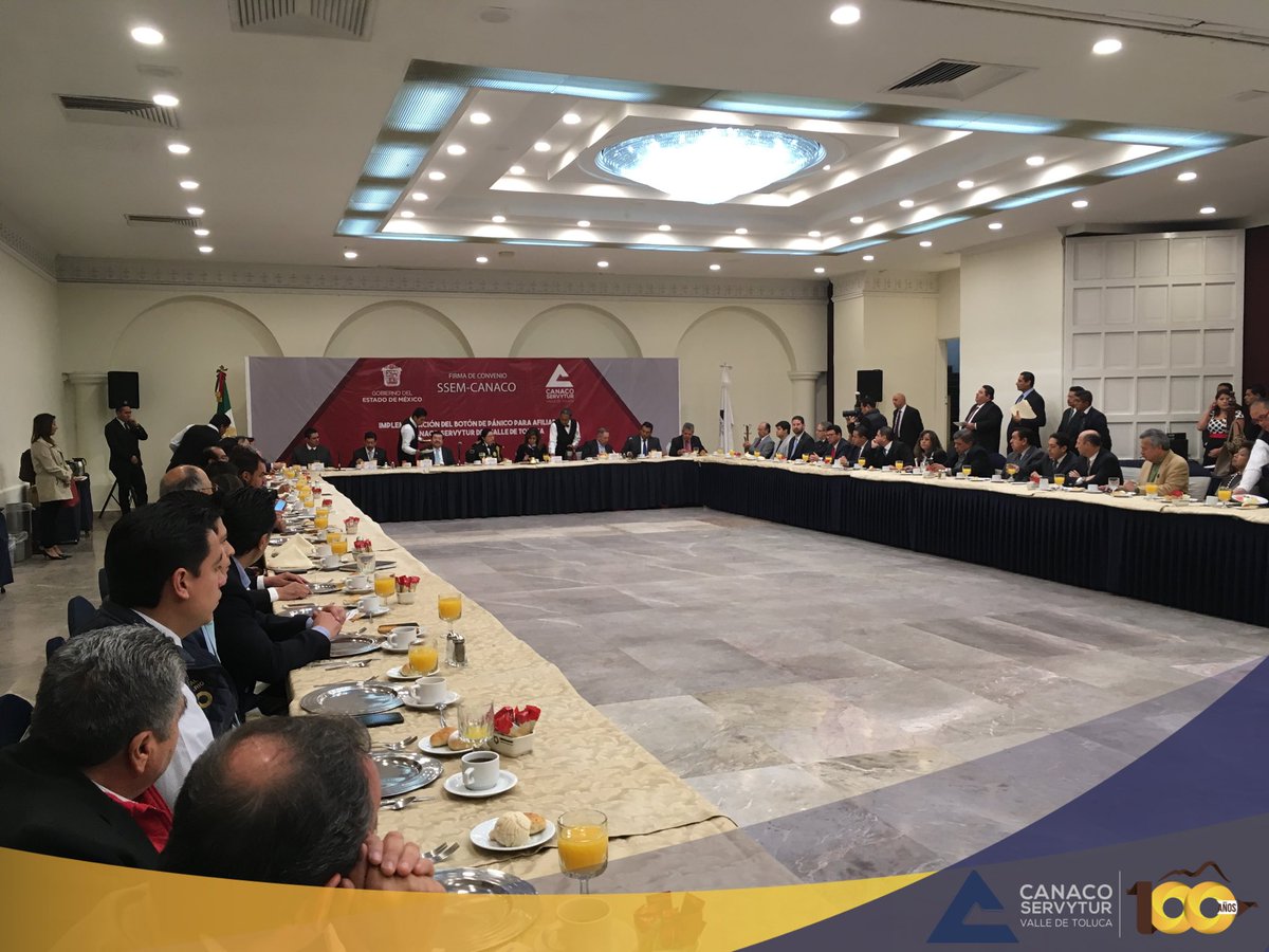 pgsuarez's tweet photo. Sesión de consejo @Canaco_Toluca  y firma de convenio con la @SS_Edomex para la implantación del botón de pánico. La excelente coordinación con @Maribel_CG17 @c5mxq  @Hdelacuadra1 dará como resultado un comercio fortalecido. @alfredodelmazo https://t.co/n6nSmOr0gH