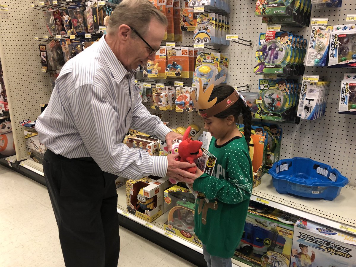 CityofMcAllen's tweet photo. Christmas came a little early this year for some @McAllenISD students. Thanks to @target, McAllen PD, McAllen Fire, @cbp and all of the amazing volunteers for making the Heroes and Helpers event a success. 
#McAllenProud https://t.co/u4swO54X5Q