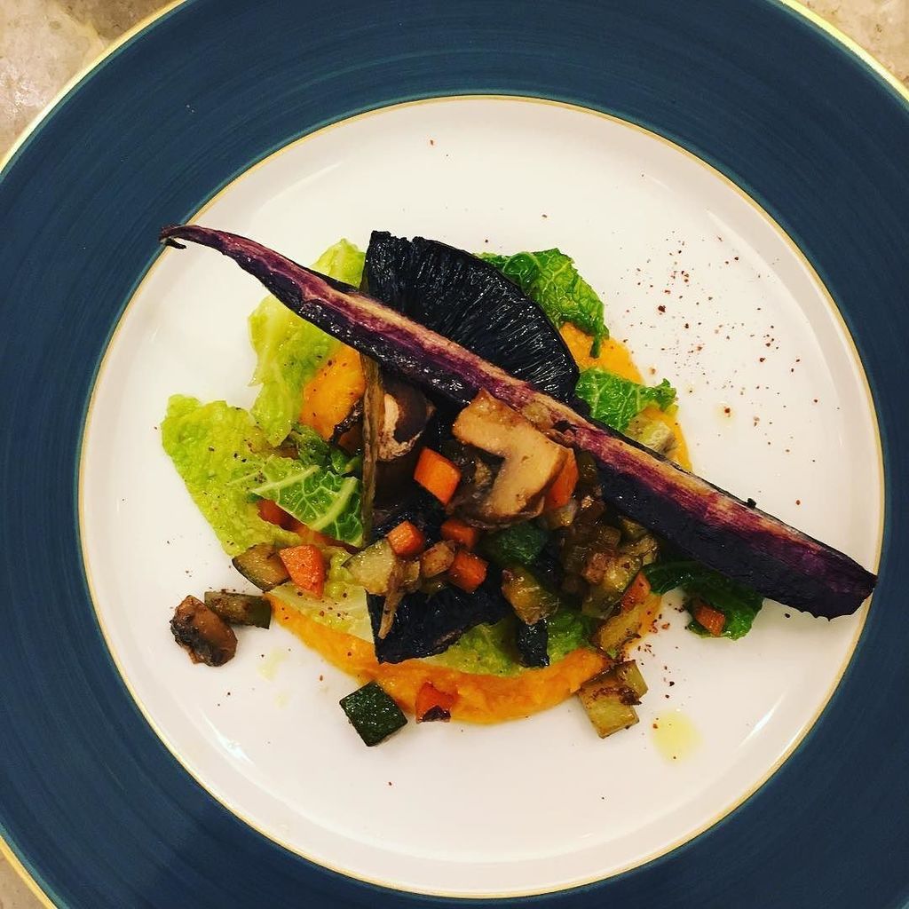 johnjmagee's tweet photo. Purple carrots, cabbage, butternut, mushroom......
•
•
•
#platingup #lunch #london #cheftravels  #fresh #simple #f52grams #fridgeraid #recipedevelopment #testkitchen #inmykitchen #privatechef #blogger #scrumptiouskitchen #organic #nutrition #buzzfeas… https://t.co/V16zBz2ZNR https://t.co/t0FeMGWW43