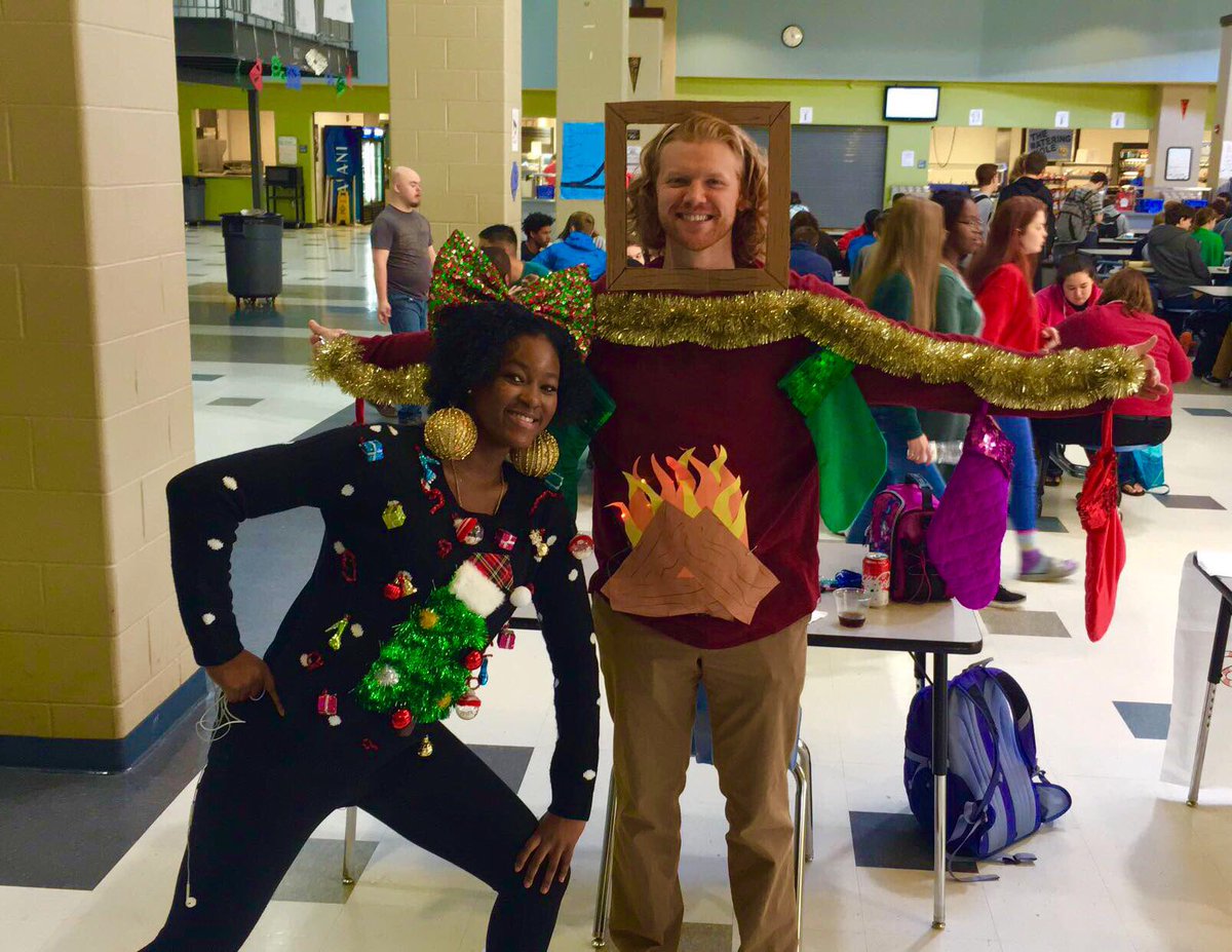 AkAmilah08's tweet photo. Mr McDonald and our #Hoco2K17 Queen are feeling festive ๐๐ @WHSPrin_WJCC @WarhillHigh https://t.co/qXnOeH3OMc