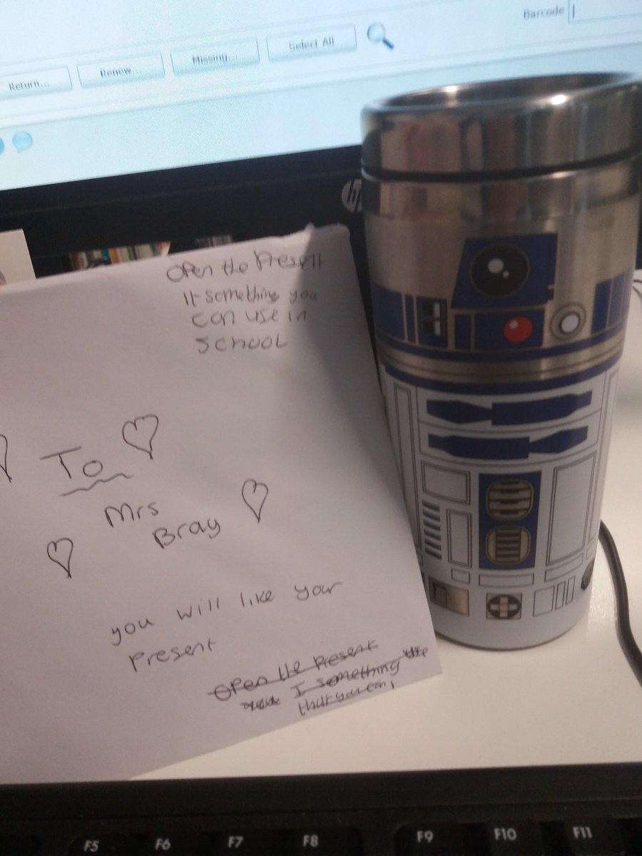 NewmanLRC's tweet photo. I DO like my present off @kayleighnicola9 for Christmas! 😀😍 It's amazeballs, thank you!!! 🎁🎄#thisISthedroidImlookingfor #StarWarsTheLastJedi https://t.co/Gzws9ByHYO