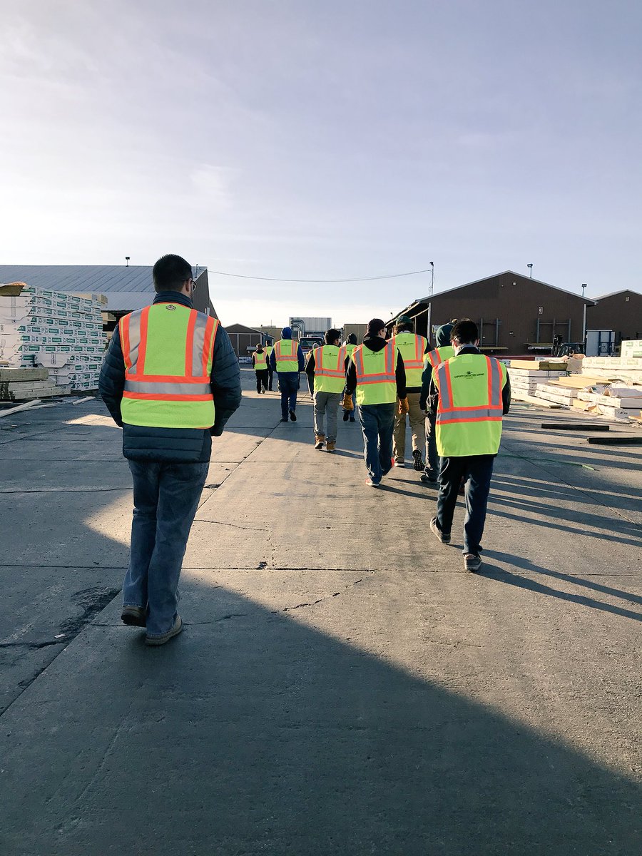 LymanLumberComp's tweet photo. Always fun having a group of young students tour our yard! #BuildingTheirFuture #BuiltOnSafety https://t.co/nUELnHZPVV